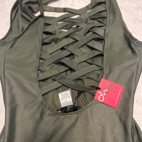 Top - Picture 2 of 2